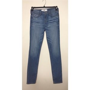 Mid-rise Hollister Jeans (Size: 3R)